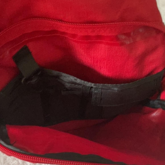 Roots Red Messenger Bag 2004 olympics new - Picture 3 of 4